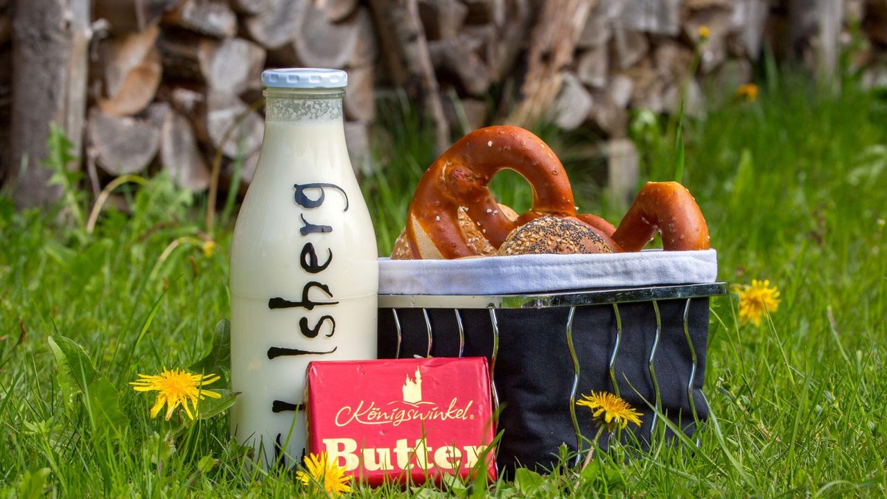 Brötchenservice, frische Milch... Brötchenservice, frische Milch...